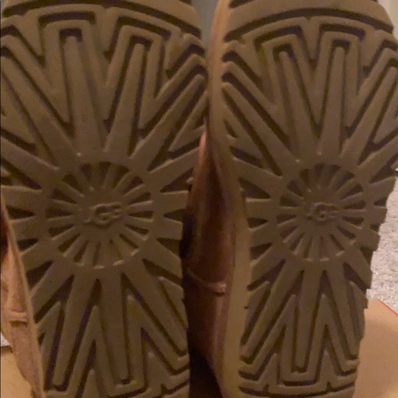 tan ugg boots - Picture 4 of 5